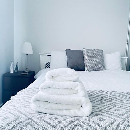 Small Doble, Shared House Filton Ruang foto